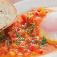 Cách Làm Shakshouka - Trứng Chần Sốt Cà Thơm Ngon