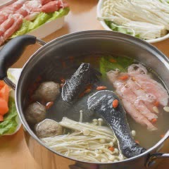 Cách nấu Lẩu Gà Đen với nấm đông cô bổ dưỡng, thơm ngon