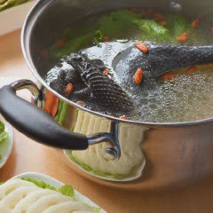 Cách nấu Lẩu Gà Đen với nấm đông cô bổ dưỡng, thơm ngon