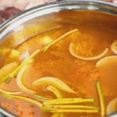 Cách Nấu Lẩu Thái Đơn Giản Đậm Vị