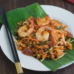 Hủ tiếu xào rau củ cay