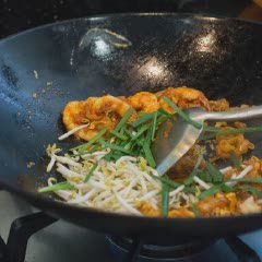 Hủ tiếu xào rau củ cay