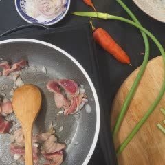 Cách làm Miến mề gà xào cà rốt ngồng tỏi