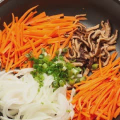 Cách làm Miến trộn Japchae Hàn Quốc