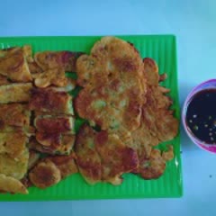 Cách Làm Bánh Ngò Xúc Xích Chiên Cực Ngon Cho Trẻ