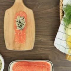 Cách làm Cá Hồi Cuộn Cơm Chiên Rong Biển
