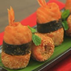 Cách làm Cá Hồi Cuộn Cơm Chiên Rong Biển