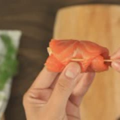 Cách làm Cá Hồi Cuộn Cơm Chiên Rong Biển