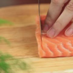 Cách làm Cá Hồi Cuộn Cơm Chiên Rong Biển