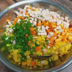 Cách Làm Cơm Chiên Chả Lụa Đơn Giản Ngon Miệng