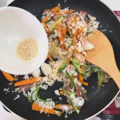 Cách Làm Cơm Chiên Kim Chi Thịt Xông Khói Ngon