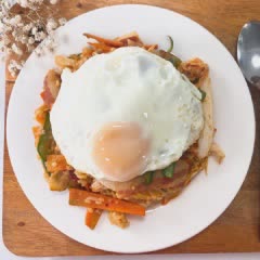 Cách Làm Cơm Chiên Kim Chi Thịt Xông Khói Ngon