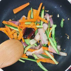 Cách Làm Cơm Chiên Kim Chi Thịt Xông Khói Ngon