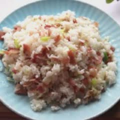Cách làm cơm chiên thịt xông khói hành boa rô