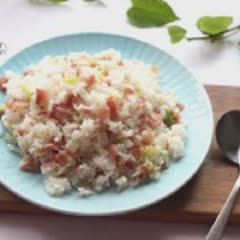 Cách làm cơm chiên thịt xông khói hành boa rô