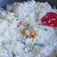 Cách làm Cơm Chiên Tôm Và Rau Củ bổ dưỡng cho buổi sáng 