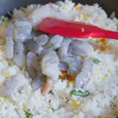 Cách làm Cơm Chiên Tôm Và Rau Củ bổ dưỡng cho buổi sáng 
