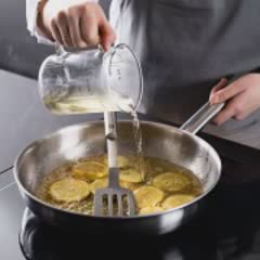 Cách làm Gà Chiên Sốt Bơ Chanh Kiểu Pháp vàng ươm 