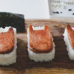 Cách làm Sushi cơm thịt nguội hình Totoro