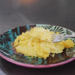 Cách làm Trứng Chiên Bơ Phô Mai béo bùi thơm ngon