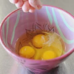 Cách làm Trứng Chiên Bơ Phô Mai béo bùi thơm ngon