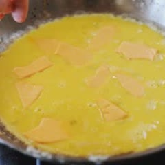 Cách làm Trứng Chiên Bơ Phô Mai béo bùi thơm ngon