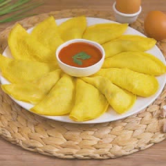 Cách làm Trứng Chiên Bọc Thịt xào rau củ sắc màu lạ mắt