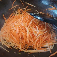 Cách làm Trứng Chiên Cuộn Rau Củ đơn giản, giàu dinh dưỡng