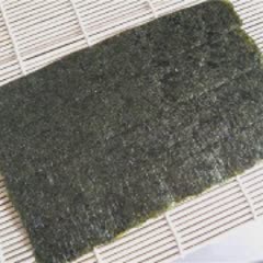 Cách làm cơm cuộn rong biển chà bông