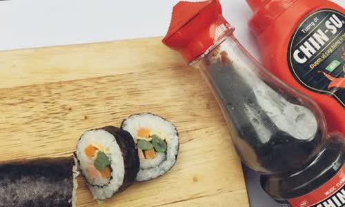 Cách làm Kimbap kiểu Hàn Quốc thanh đạm cho cả đình 