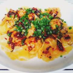 Cách làm Hoành thánh luộc sốt cay