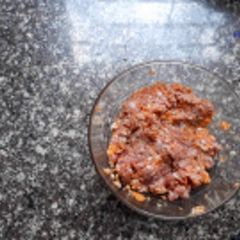 Cách làm Hoành thánh luộc sốt cay
