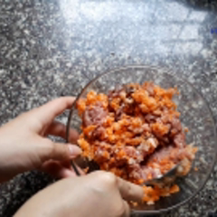 Cách làm Hoành thánh luộc sốt cay