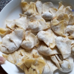 Cách làm Hoành thánh luộc sốt cay