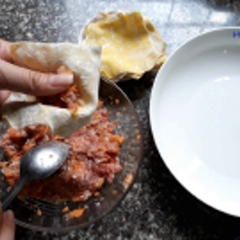 Cách làm Hoành thánh luộc sốt cay