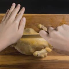 Cách luộc gà ngon tại nhà ngày Tết cho màu vàng ươm đẹp mắt