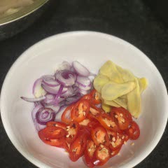Cách Làm Chân Gà Cóc Non Ngâm Sả Tắc