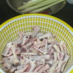 Cách Làm Chân Gà Cóc Non Ngâm Sả Tắc