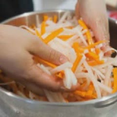 Cách làm Củ Cải Và Cà Rốt Ngâm chua ngọt, giúp chống ngán