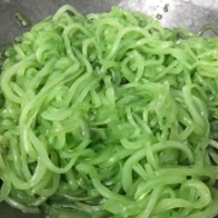 Cách làm mứt dừa dẻo vị lá dứa