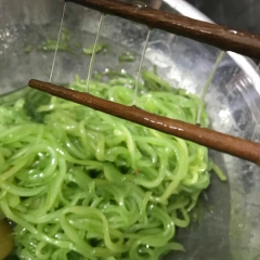 Cách làm mứt dừa dẻo vị lá dứa