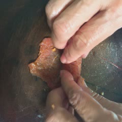 Cách làm Bò Cuộn Rau Củ hấp dẫn, đổi vị cho cả nhà