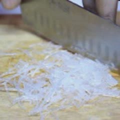 Cách Làm Chả Giò Nhân Thịt Nấm Chiên Giòn Rụm