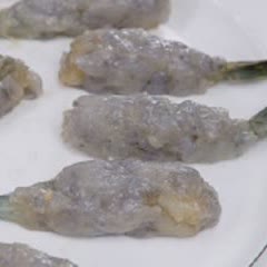 Cách làm chả giò tôm cay
