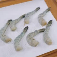 Cách làm chả giò tôm cay