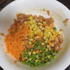 Cách làm chả thịt gà rau củ chiên giòn
