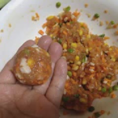 Cách làm chả thịt gà rau củ chiên giòn