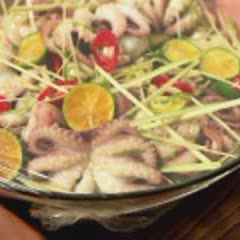 Cách Làm Bạch Tuộc Ngâm Sả Tắc Chua Cay Ăn Là Mê