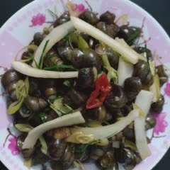 Cách Làm Ốc Hút Nấu Kiểu Miền Trung Ngon Đơn Giản