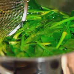 Cách Làm Cải Bó Xôi Trộn Đơn Giản Ngon Miệng Ở Nhà